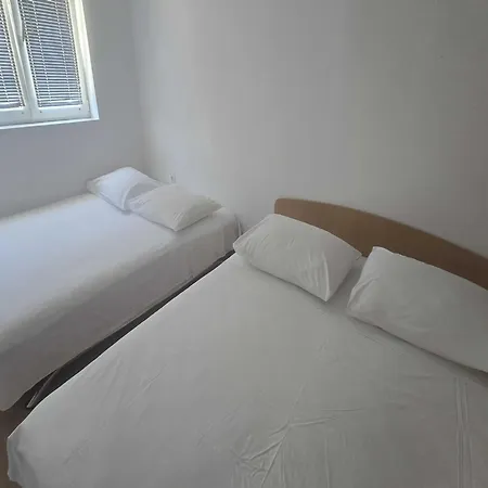 Mateo - One Bedroom - White Apartment *